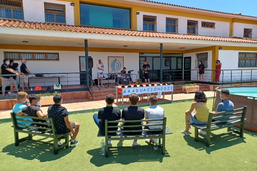 Los menores del centro ‘La Cañada’ de Fernán Caballero reciben un diploma acreditativo por sus resultados en el curso 2020/2021 