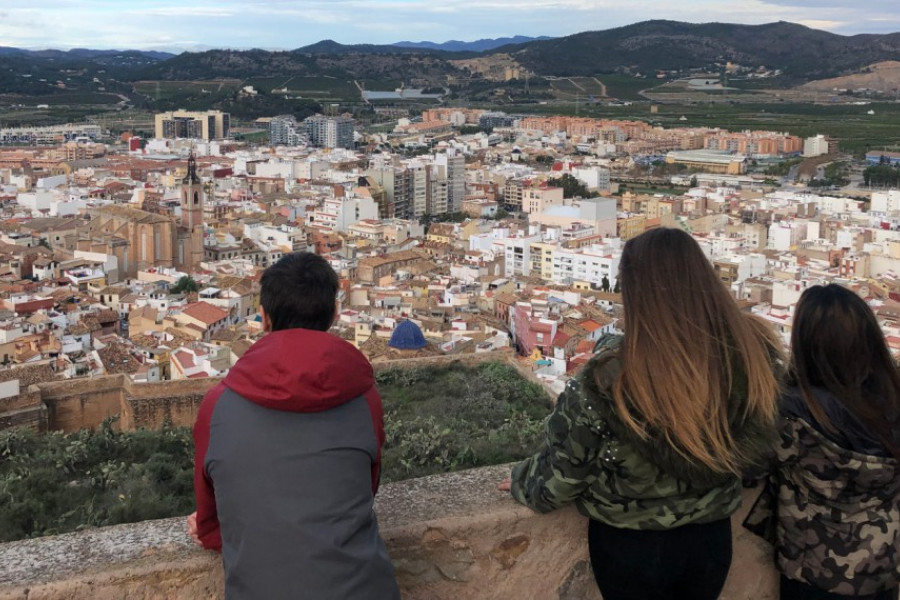 Los menores atendidos en el centro ‘La Pobla’ descubren el patrimonio cultural e histórico de la localidad de Sagunto. Fundación Diagrama. Comunidad Valenciana 2018.