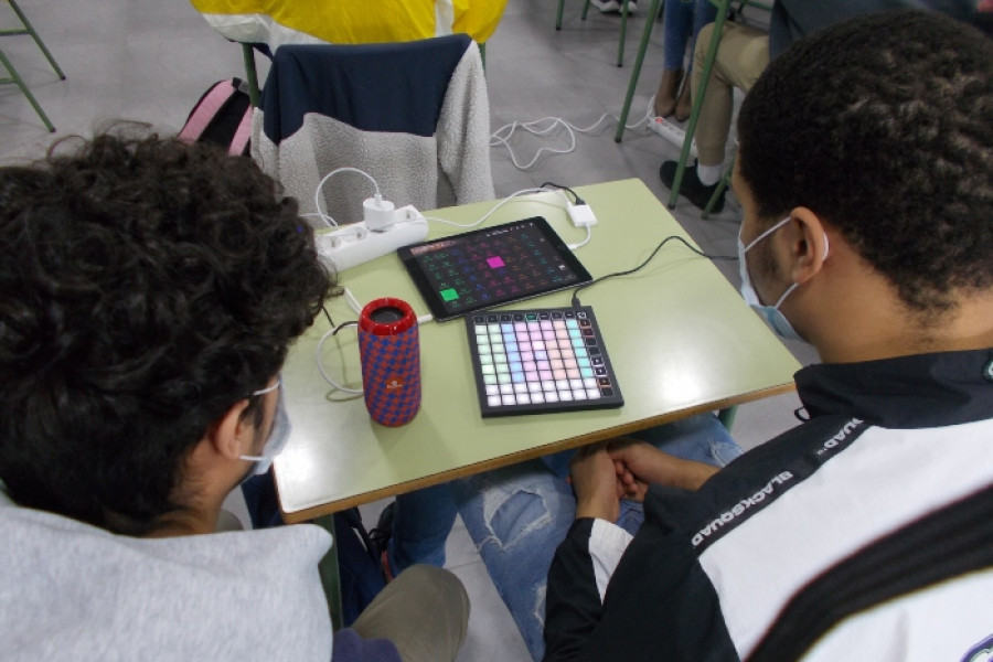 Menores del centro ‘Montefiz’ de Ourense realizan un taller sobre nuevas tecnologías y creación artística. Fundación Diagrama. Galicia 2022