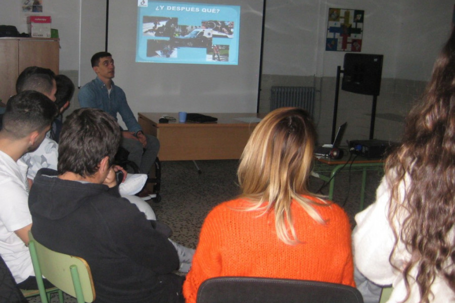 Los menores atendidos en el centro ‘San Miguel’ de Granada reciben una charla sobre prevención de accidentes de tráfico. Fundación Diagrama. Andalucía 2019.