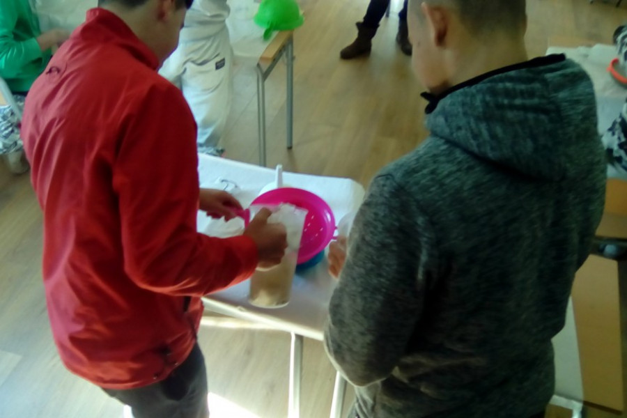 Los menores atendidos en el centro ‘El Limonar’ de Alcalá de Guadaíra (Sevilla) participan en el programa de educación ambiental ‘El agua en las aulas’. Fundación Diagrama. Andalucía 2018.