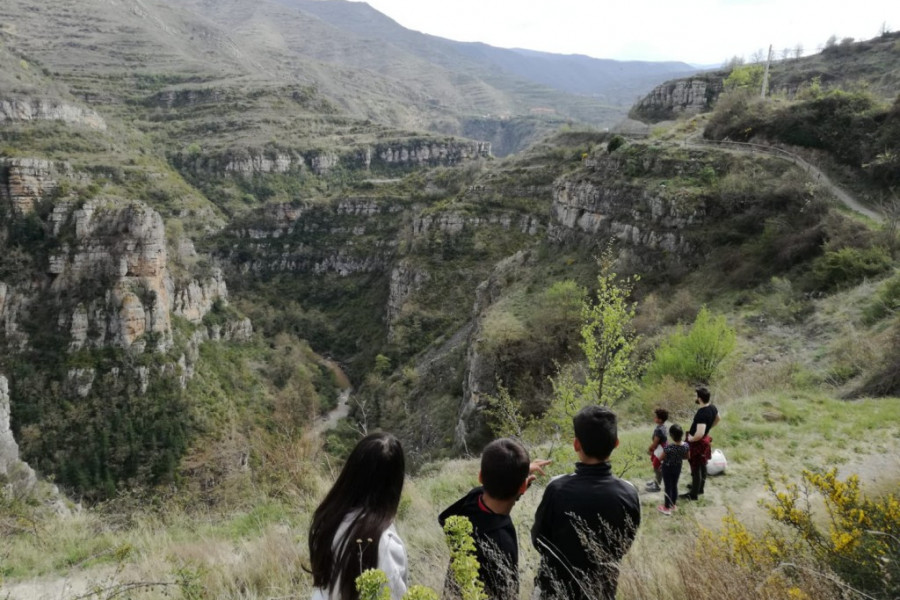 Menores de los pisos de protección ‘Leza’, ‘Jubera’, ‘Cidacos’ y ‘Alhama’ de Logroño visitan el Mirador del Torrejón. Fundación Diagrama. La Rioja 2019. 