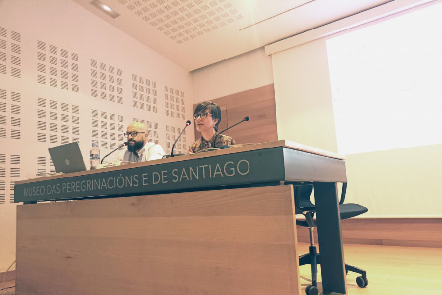 Magistrada del Juzgado de Menores nº1 de Jaén y director del Servicio de Mediación Penal en la mesa, durante su intervención
