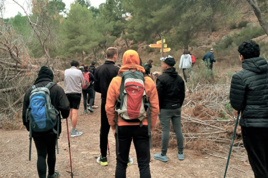 Los menores, junto al resto de participantes en esta actividad municipal