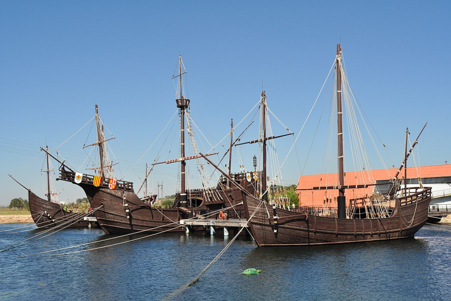 Foto de archivo del Muelle de las Carabelas - Creative Commons