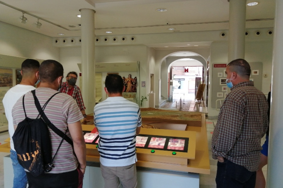 El Museo de la Ciudad de Murcia abre sus puertas a las personas atendidas en el centro de día ‘Heliotropos’ de Murcia