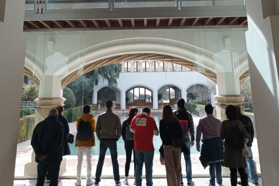 El Museo de Las Claras recibe la visita de las personas atendidas en el centro de día ‘Heliotropos’ de Puebla de Soto (Murcia)