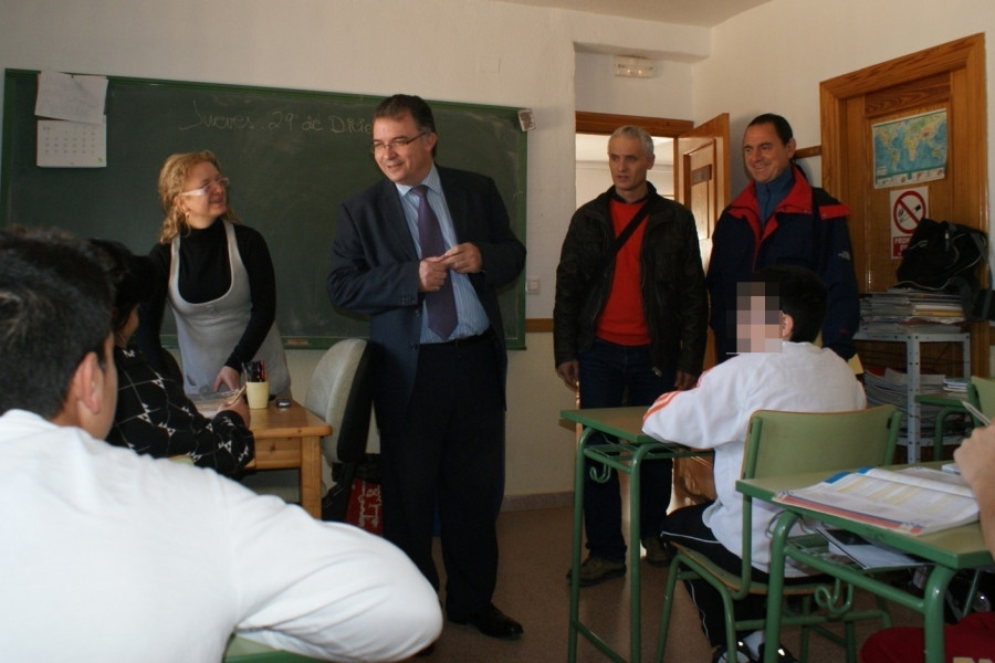 El director general de Asuntos Sociales de la Consejería de Sanidad de Murcia visita a los menores del sistema de protección atendidos por Fundación Diagrama en la Región