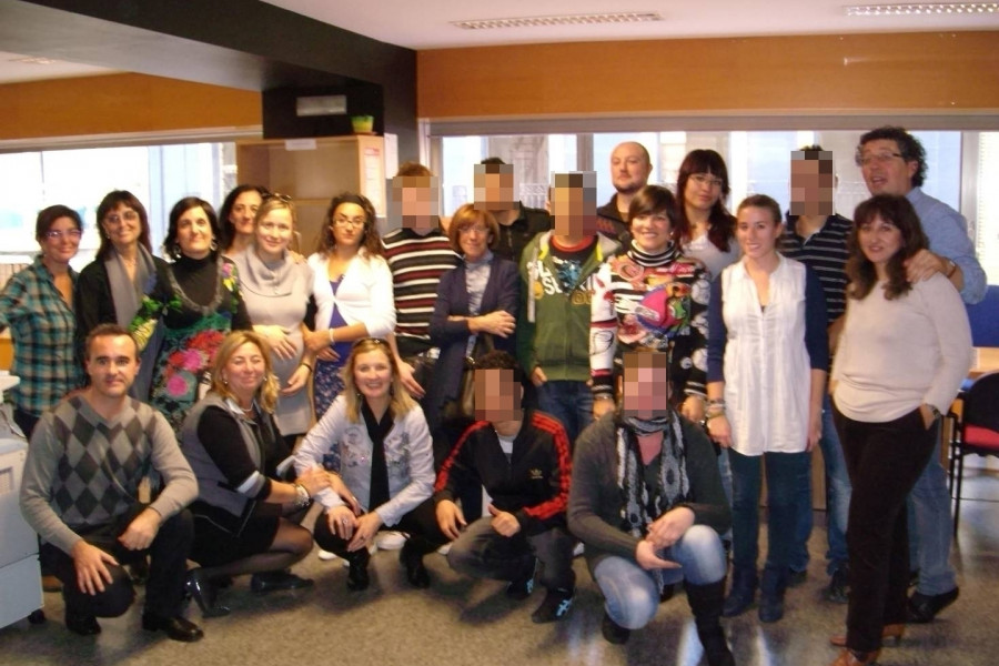 Los menores de los Centros de Protección y Reeducación de la provincia de Alicante obsequian a diferentes organismos y administraciones públicas con presentes navideños realizados por ellos mismos