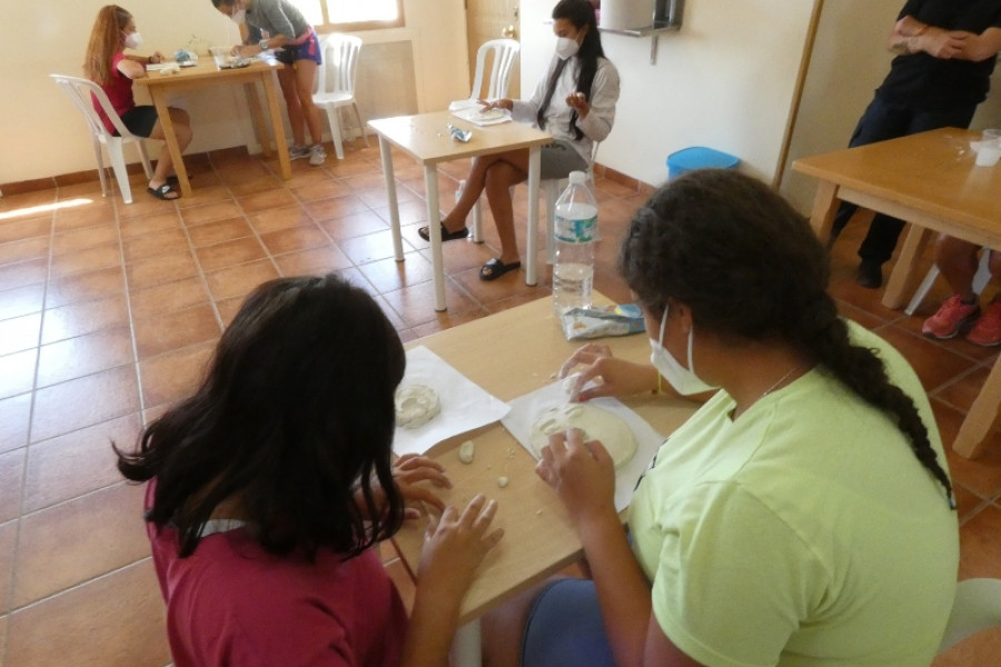 La arteterapia protagoniza un nuevo taller desarrollado en el centro educativo ‘La Cañada’ de Fernán Caballero (Ciudad Real) 