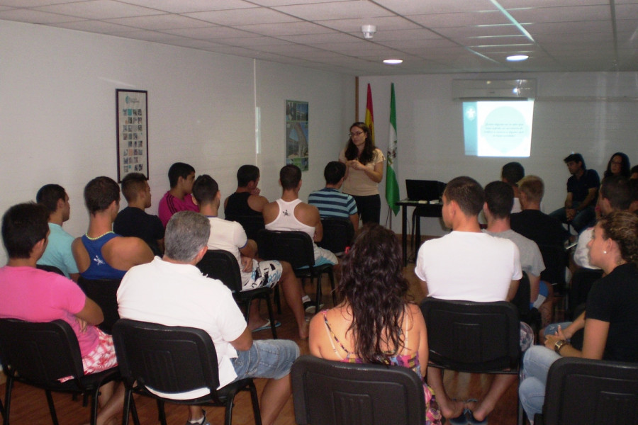 Los menores del centro ‘Los Alcores’ de Carmona (Sevilla), asisten a un seminario de sensibilización sobre daño cerebral adquirido y seguridad vial