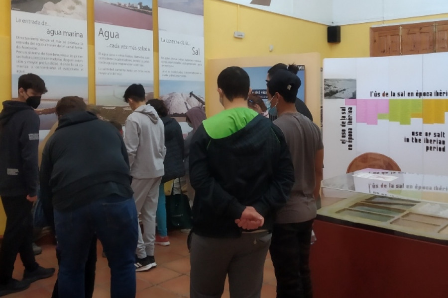 El Parque Natural de las Salinas de Santa Pola recibe a las personas jóvenes atendidas en la residencia ‘La Villa’ de Villena (Alicante). Fundación Diagrama