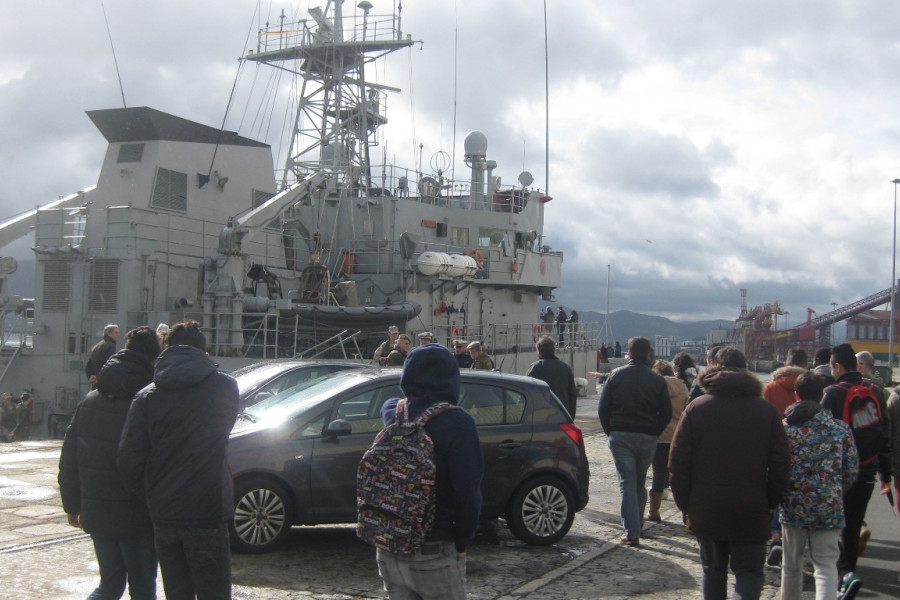 Menores de 'El Acebo' visitan el patrullero 'Serviola' de la Armada Española. Fundación Diagrama. 