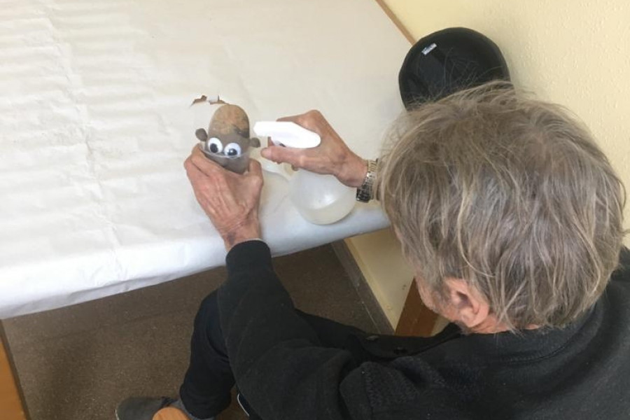 Los usuarios del Centro para la Atención de la Enfermedad Mental ‘Altavida’ de Abanilla (Murcia) refuerzan su creatividad y concienciación medioambiental