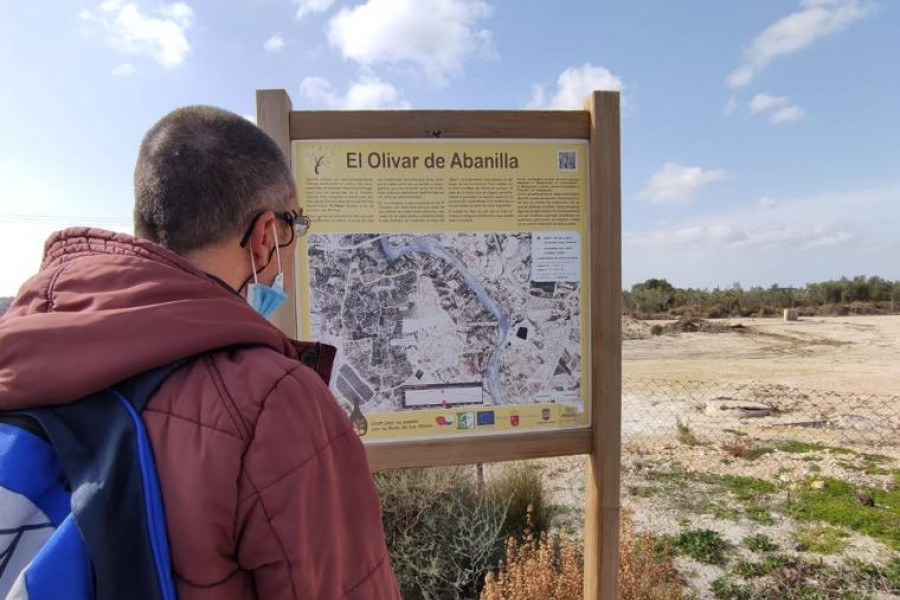 Las personas atendidas en el Centro para la Atención de la Enfermedad Mental ‘Altavida’ (Abanilla) llevan a cabo una excursión por la ruta de El Olivar. Fundación Diagrama. Murcia 2022.