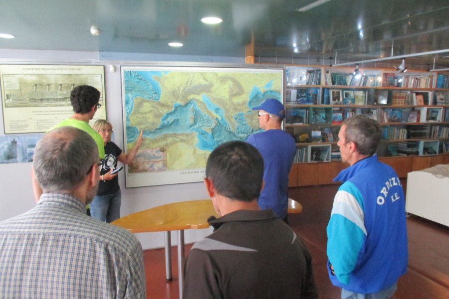 Las personas atendidas en el centro ‘Cristo de los Mineros’ de La Unión visitan el centro de documentación y exposición de Cabo de Palos. Fundación Diagrama. Murcia 2019.