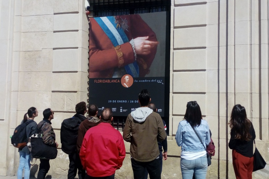 Las personas atendidas en el centro de día ‘Heliotropos’ visitan una exposición sobre el conde de Floridablanca. Fundación Diagrama. Murcia 2019.