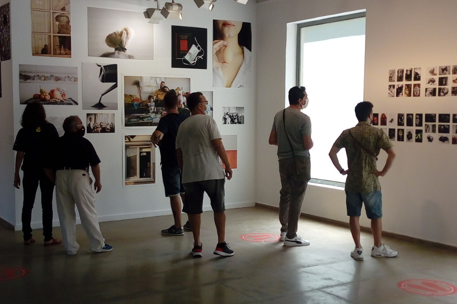 Las personas atendidas en el centro de día ‘Heliotropos’ de Murcia visitan la exposición ‘Living Foto Room’. Fundación Diagrama 2020. 