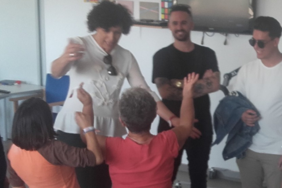 Las personas atendidas en el Centro de Día de Puerto Lumbreras reciben la visita de los cantantes Daviles de Novelda y María Ruiz. Fundación Diagrama. Murcia 2018. 