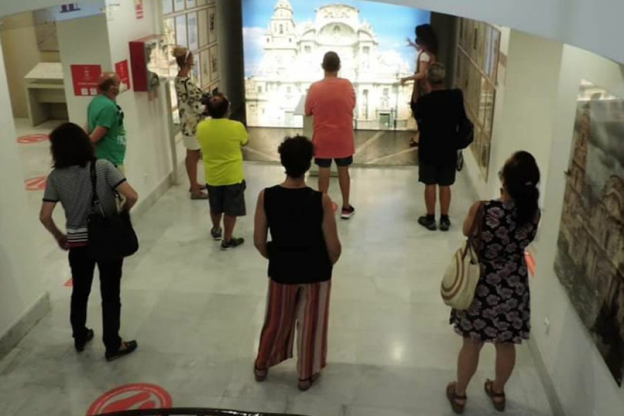 Las personas atendidas en el centro ‘Heliotropos’ profundizan en la historia de su localidad con una visita al Museo de la Ciudad de Murcia. Fundación Diagrama. Murcia 2020. 