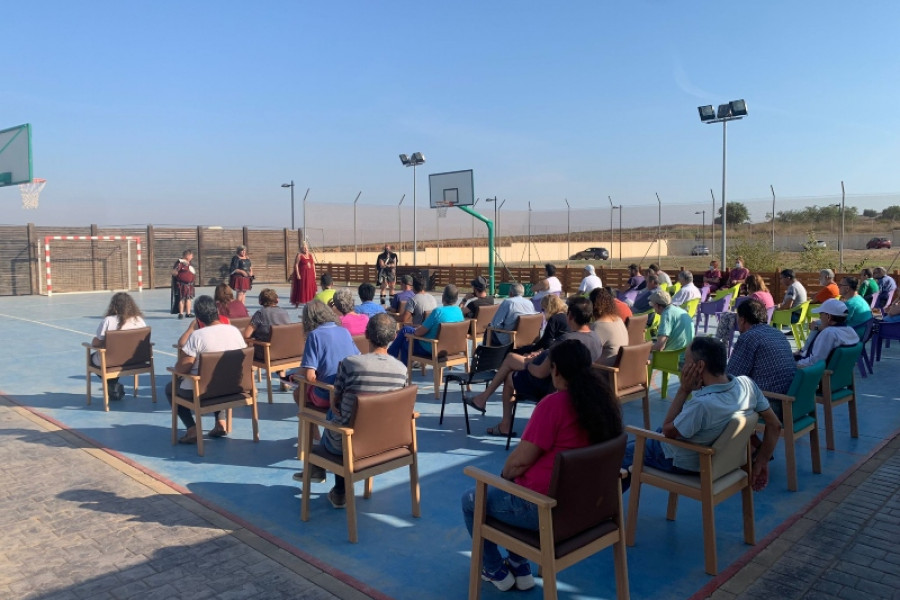 Las personas atendidas en el centro sociosanitario ‘Cristo de los Mineros’ de La Unión (Murcia) descubren la festividad de Carthagineses y Romanos