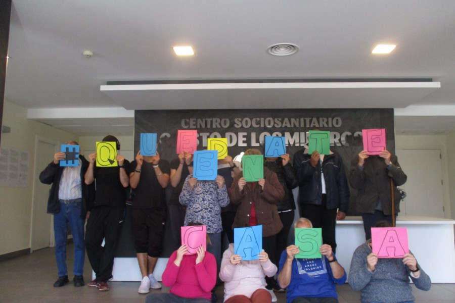 Las personas atendidas en el centro sociosanitario ‘Cristo de los Mineros’ de La Unión (Murcia) realizan una actividad informativa y artística sobre el Coronavirus. Fundación Diagrama. Murcia 2020. 