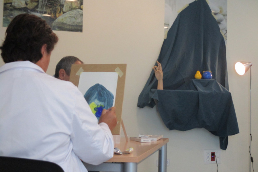 Las personas atendidas en el centro sociosanitario ‘Cristo de los Mineros’ de La Unión realizan un taller de pintura artística. Fundación Diagrama. Murcia 2019. 