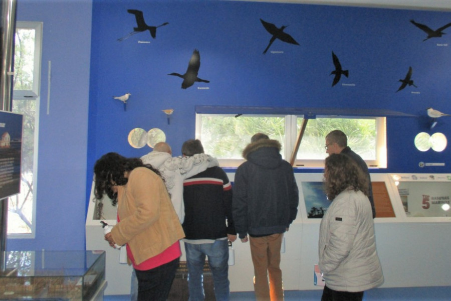 Las personas atendidas en el centro sociosanitario ‘Cristo de los Mineros’ de La Unión visitan el Parque Regional Salinas y Arenales de San Pedro del Pinatar