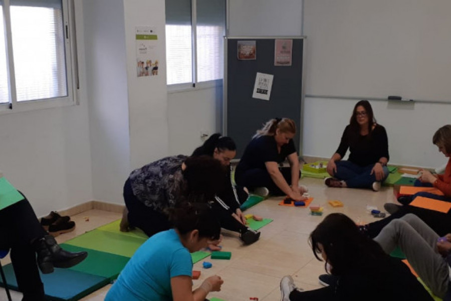 Las personas atendidas en el Programa ‘Impulso’ de Murcia llevan a cabo un taller de habilidades sociales. Fundación Diagrama 2019. 
