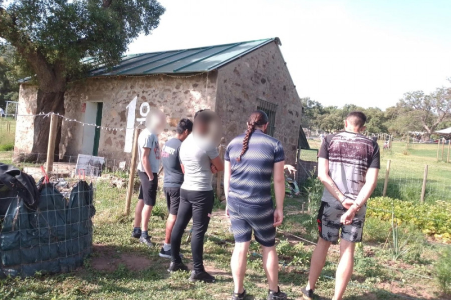 Las personas jóvenes atendidas en el centro de día ‘Campo de Gibraltar’ de Cádiz se forman en el ámbito profesional de la agricultura. Fundación Diagrama. Andalucía 2022