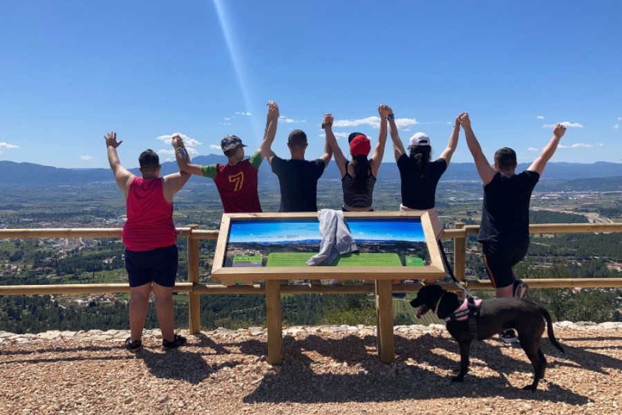 Las personas jóvenes atendidas en la residencia ‘Anassim’ de Llanera de Ranes (Valencia) descubren el entorno natural de la localidad de L’Olleira. Fundación Diagrama. Comunidad Valenciana 2022