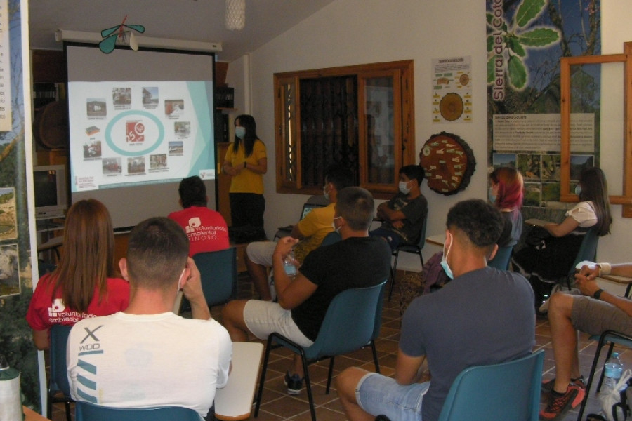 Las personas jóvenes atendidas en la residencia ‘La Villa’ de Villena (Alicante) realizan un curso de voluntariado en vigilancia y prevención de incendios forestales