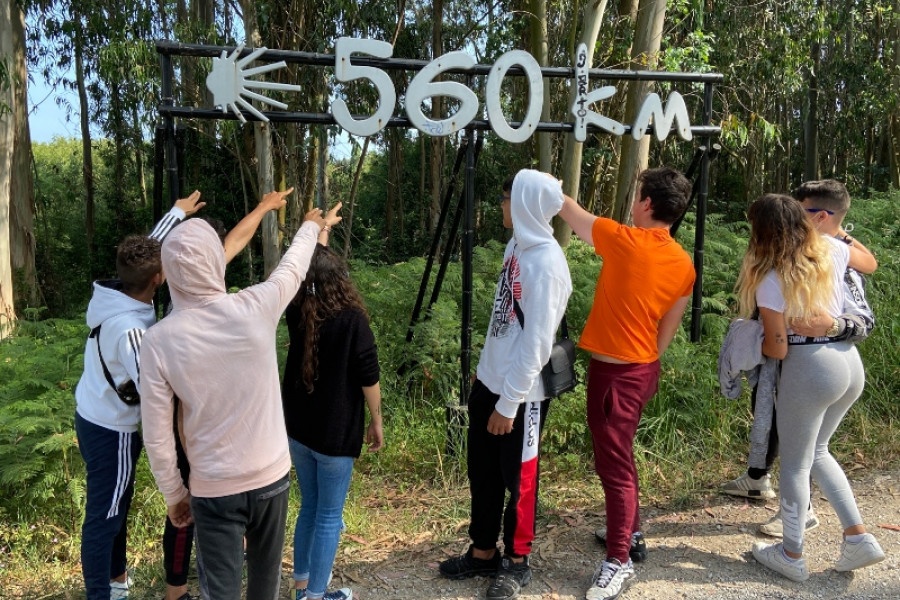 Las personas jóvenes del Programa de Inclusión Educativa y Prevención del Abandono Escolar recorren el entorno natural de Santander y Torrelavega