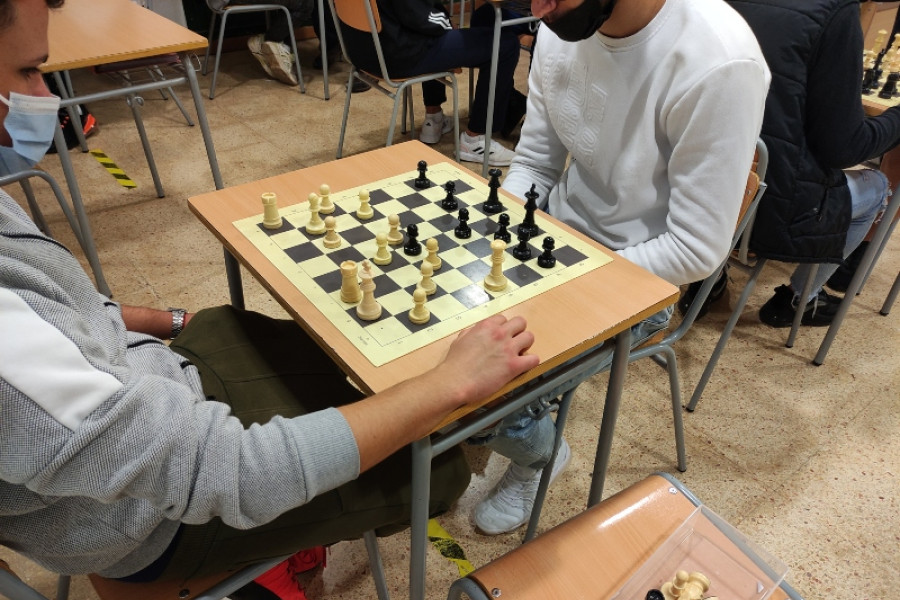 Las personas jóvenes de la residencia ‘Mariano Ribera’ de Burjassot participan en un programa que emplea el ajedrez como herramienta integradora. Fundación Diagrama. Comunidad Valenciana 2022.