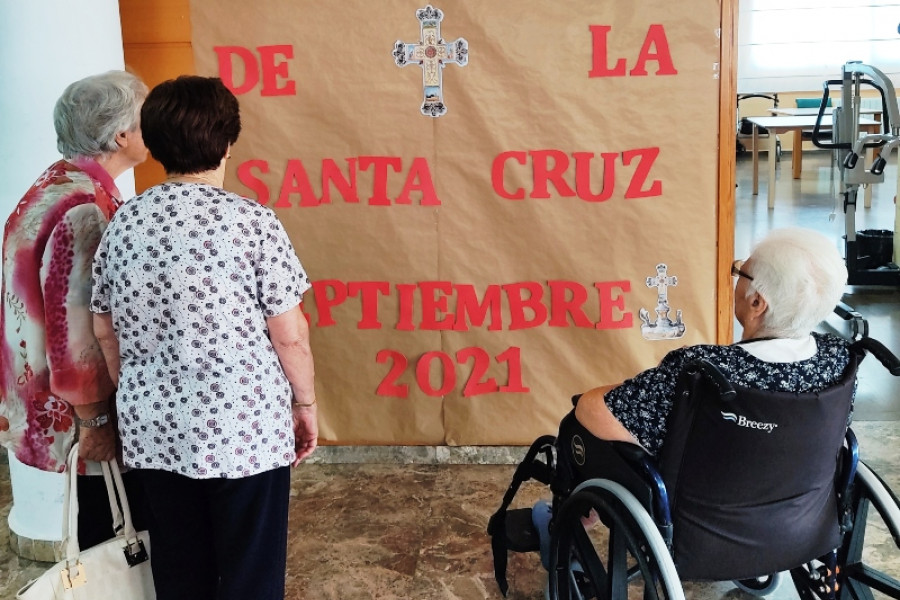 Las personas mayores atendidas en la residencia ‘Altavida’ de Abanilla celebran la festividad de la Santa Cruz con varias actividades temáticas