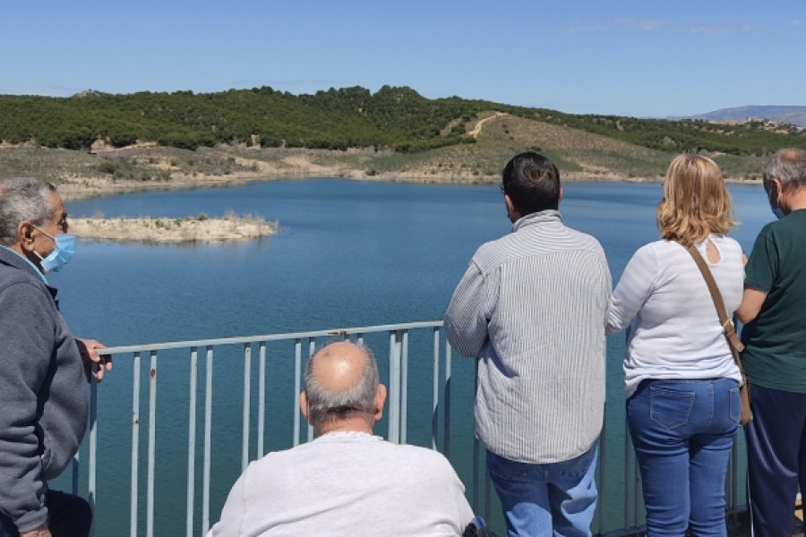 Las personas mayores atendidas en la residencia ‘Altavida’ de Abanilla (Murcia) visitan el municipio de Santomera