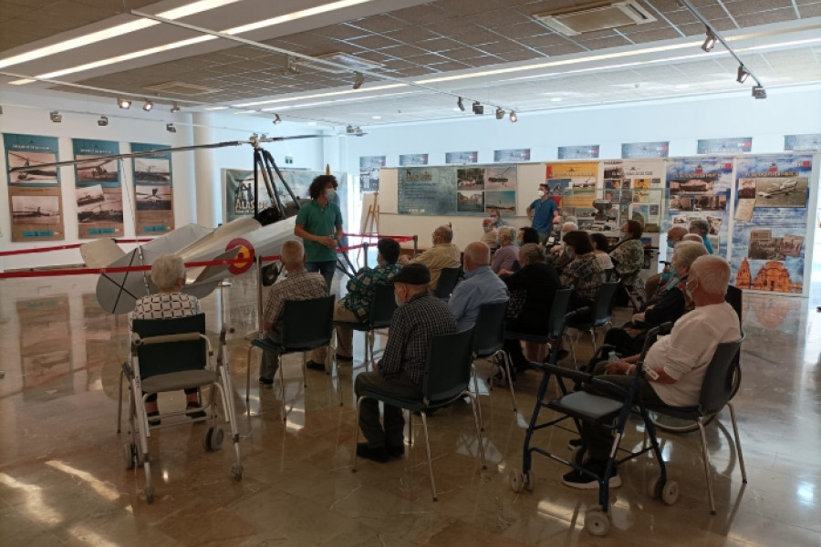 Las personas mayores atendidas en la residencia sociosanitaria ‘Nuevo Azahar’ de Archena visitan una exposición sobre la vida y obra de Juan de la Cierva. Fundación Diagrama. Murcia 2022