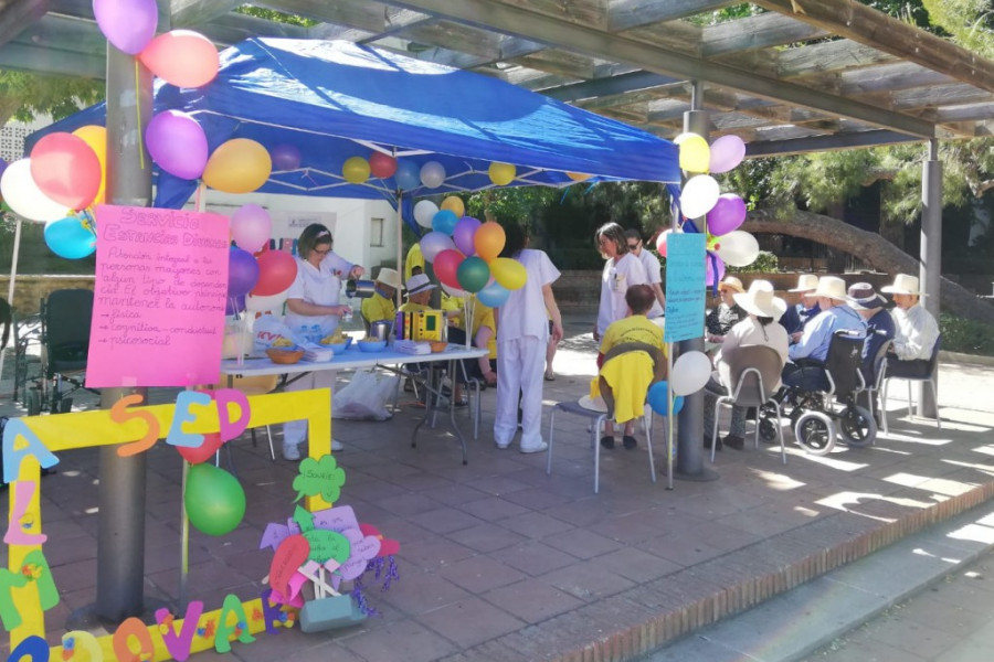 Las personas mayores atendidas en el centro de día ‘San Juan de Ávila’ de Almodóvar del Campo (Ciudad Real) participan en una jornada del Programa SEPAP Mejora-T. Fundación Diagrama. Castilla-La Mancha 2019.