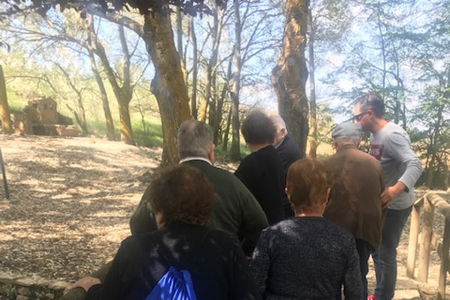 Las personas mayores atendidas en la residencia ‘Nuestra Señora de Cortes’ de Alcaraz (Albacete) realizan una visita al municipio de Pinilla. Fundación Diagrama. Castilla-La Mancha 2019. 