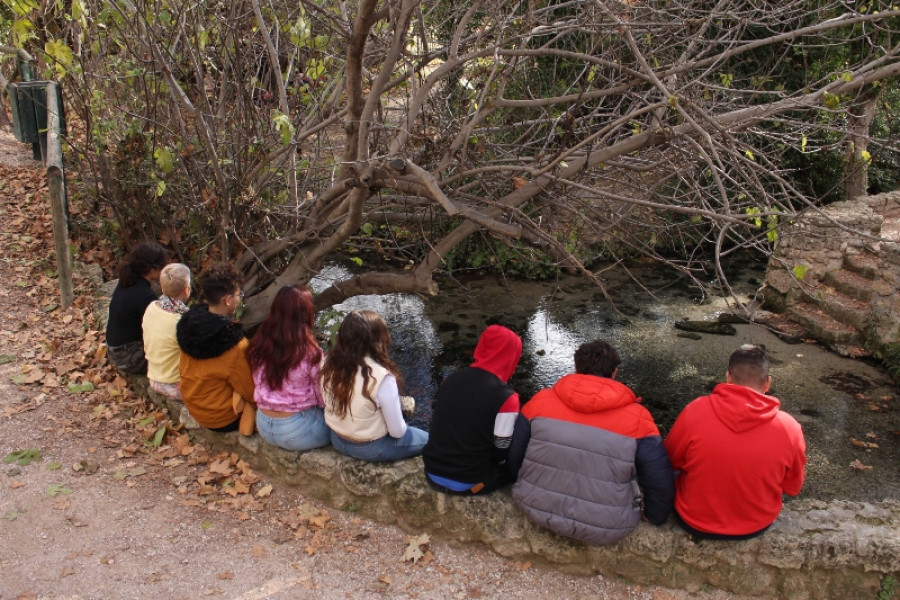 Las personas menores atendidas en el centro educativo ‘Arrui’ de Molina de Segura (Murcia) visitan el paraje natural de Las Fuentes del Marqués en Caravaca de la Cruz