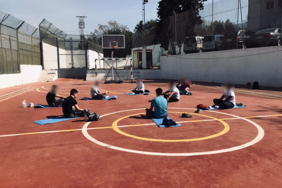 Las personas menores atendidas en el centro ‘El Limonar’ de Alcalá de Guadaíra (Sevilla) participan en un taller de autoconocimiento personal