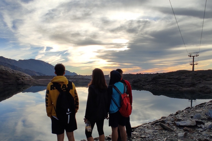 Las personas menores atendidas en el centro ‘San Miguel’ de Granada completan con éxito una ruta senderista por el Parque Nacional de Sierra Nevada