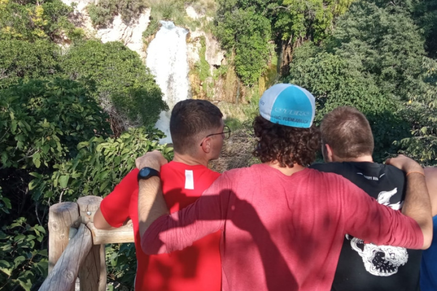 Las personas menores del centro ‘La Cañada’ de Fernán Caballero (Ciudad Real) participan en una excursión al Parque Natural de las Lagunas de Ruidera. Fundación Diagrama. Castilla-La Mancha 2021. 