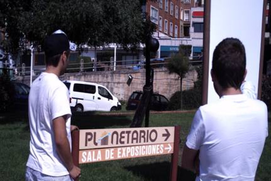 Jóvenes del Centro de Día Cantabria de Santander visitan el Planetario de la Universidad de Cantabria