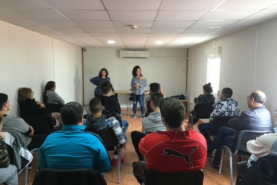 La poeta Noelia Morgana visita a los jóvenes atendidos en el centro ‘Los Alcores’ y el Centro Terapéutico en Drogodependencias de Carmona (Sevilla). Fundación Diagrama. Andalucía 2018.