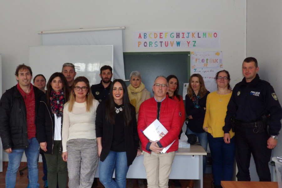 Una profesional de Fundación Diagrama en Cantabria colabora en un curso sobre atención integral y multidisciplinar en violencia de género. Fundación Diagrama. Cantabria 2019.