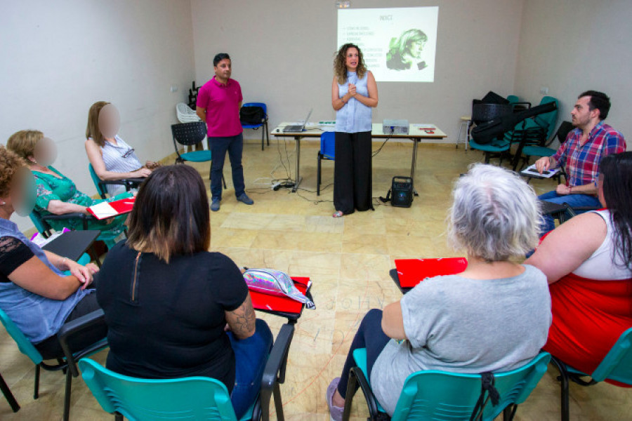 Profesionales de Fundación Diagrama imparten en Huelva un taller para mejorar la vida y la autoestima de mujeres víctimas de violencia de género. Fundación Diagrama. Andalucía 2019.