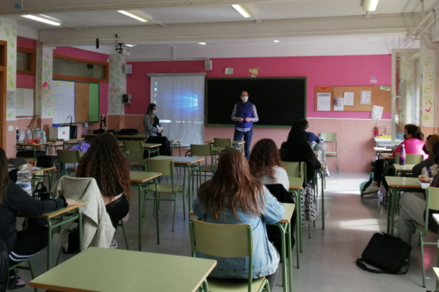 Profesionales del hogar de acogida ‘La Atalaya’ de Villena (Alicante) imparten charlas formativas al alumnado de ciclos formativos superiores de integración social. Fundación Diagrama. Comunidad Valencia 2022