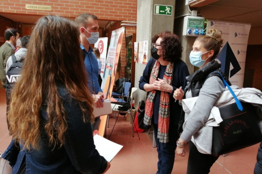 Profesionales del Programa FENDE de Castilla y León participan en la II Feria de Empleo de Valladolid. Fundación Diagrama. Castilla y León 2022