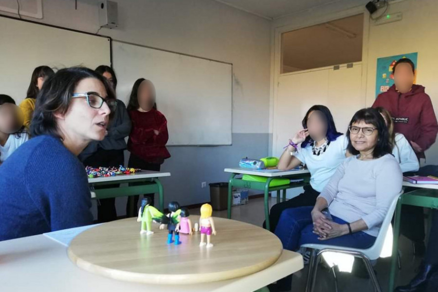 Profesionales del Programa para el Fomento de la Empleabilidad y la no Discriminación en el Empleo en Valladolid imparten una charla para estudiantes sobre la labor de Fundación Diagrama. Castilla y León 2019. 